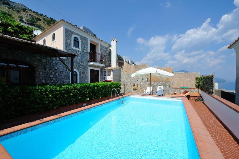 Villa Miramare, piscina e parcheggio a Conca dei Marini