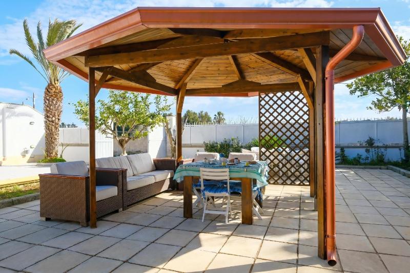 Villa Oasi al mare near the sea with pool - Happy Rentals