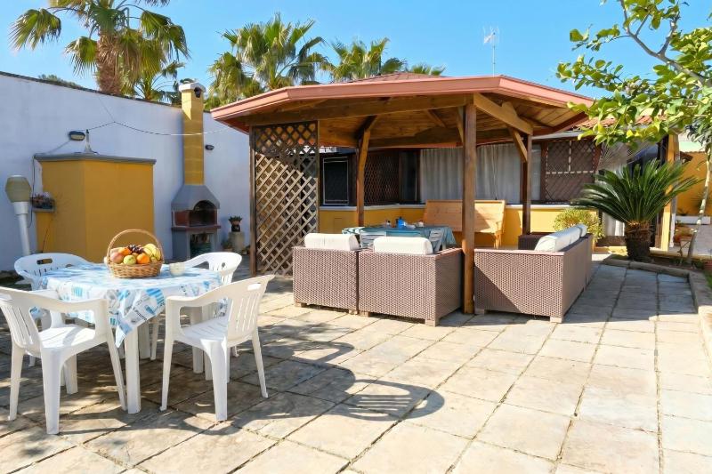 Villa Oasi al mare near the sea with pool - Happy Rentals