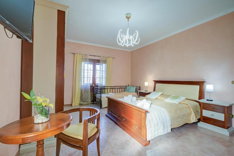 Villa Oasi With Private Pool - Happy Rentals