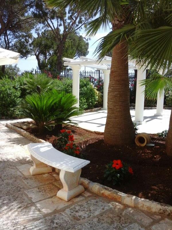 Villa panoramica con piscina