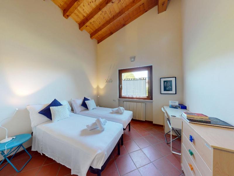 Villa Paradiso by Bookinggardalake