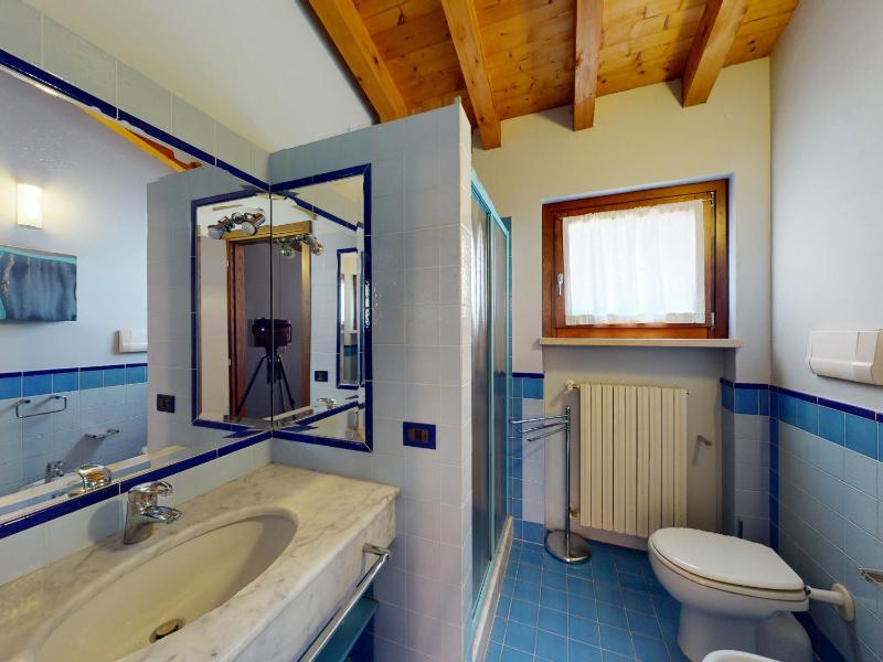 Villa Paradiso by Bookinggardalake