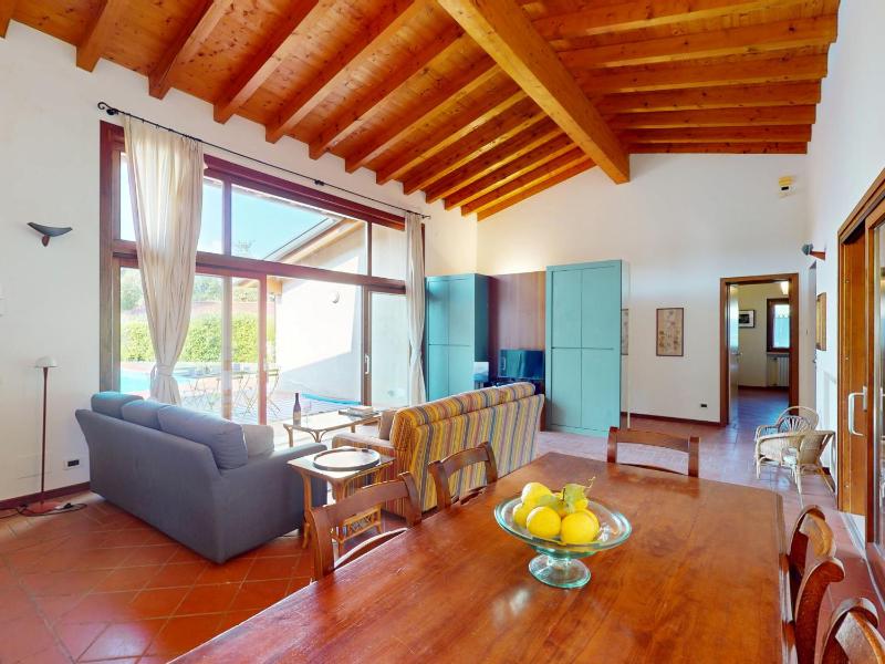 Villa Paradiso by Bookinggardalake