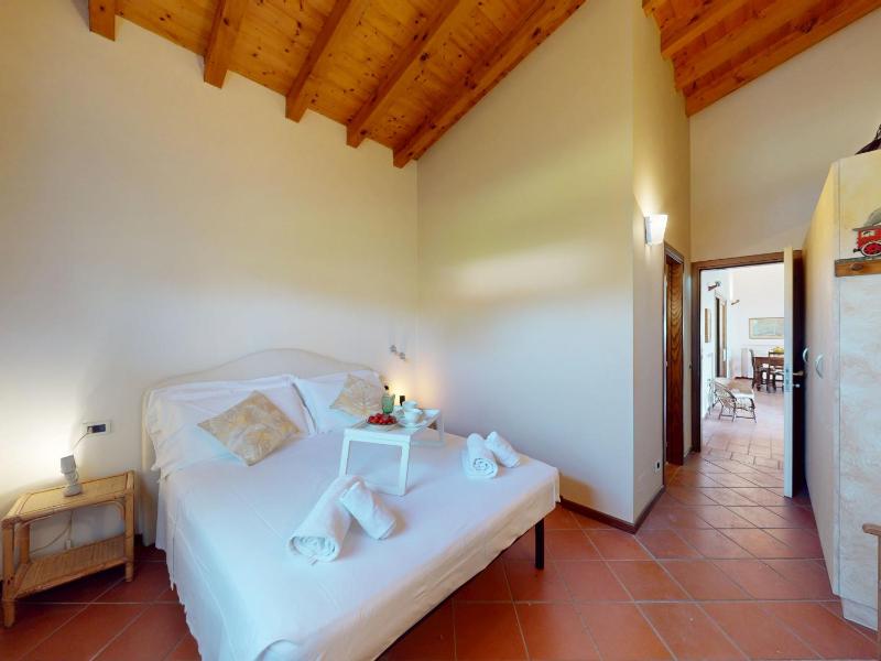 Villa Paradiso by Bookinggardalake
