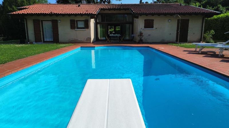 Villa Paradiso by Bookinggardalake