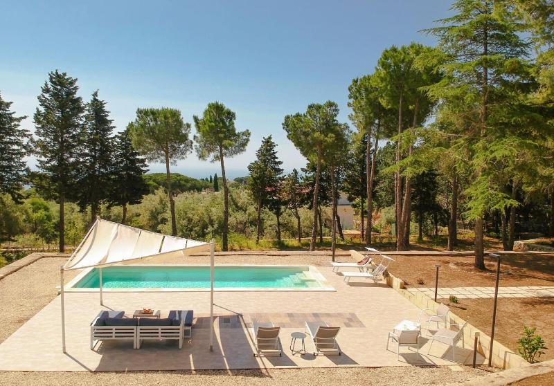 Villa Pica by PosarelliVillas