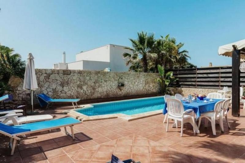 Villa Pino with exclusive private pool only 50m from the beach