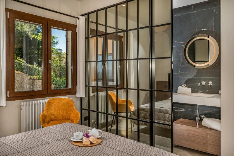 VILLA PROVENZA 12&4, Emma Villas