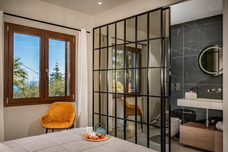 VILLA PROVENZA 12&4, Emma Villas