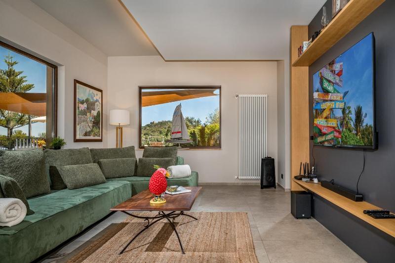 VILLA PROVENZA 12&4, Emma Villas