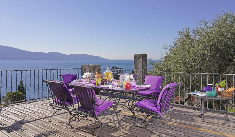 Villa Rachele: stunning luxury villa in centre Gargnano with private pool and breathtaking views