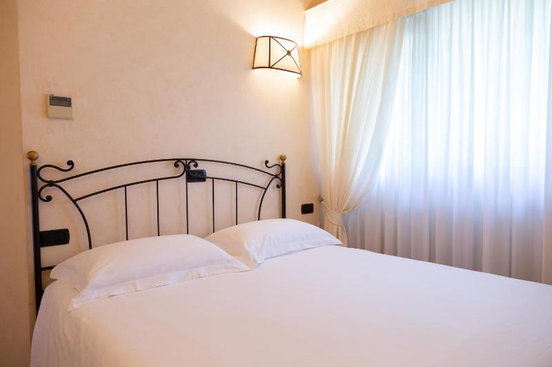 Villa Rolls - Porzione di Villa con piscina,giardino e parcheggi