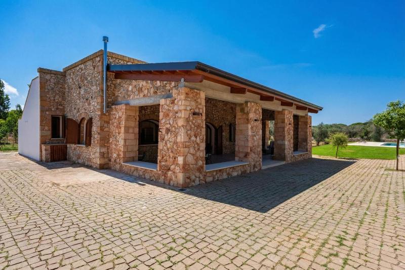 Villa Salentina With Garden And Pool - Happy Rentals