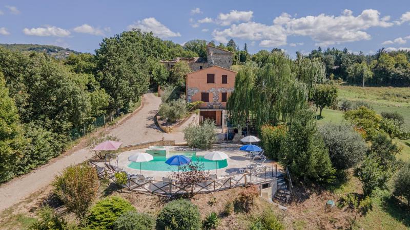 Villa San Lorenzo - Hilltop Villa With Private Pool, Jacuzzi & AirCO