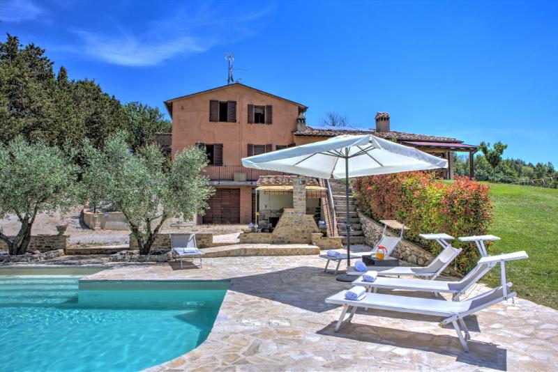 Villa San Lorenzo - Hilltop Villa With Private Pool, Jacuzzi & AirCO