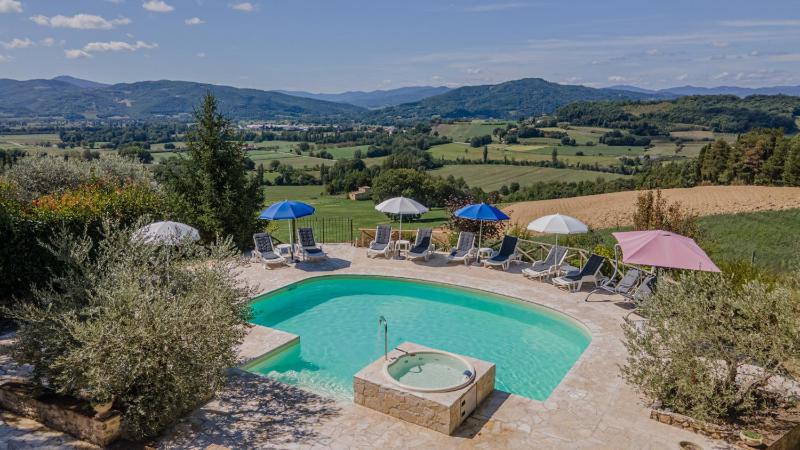 Villa San Lorenzo - Hilltop Villa With Private Pool, Jacuzzi & AirCO