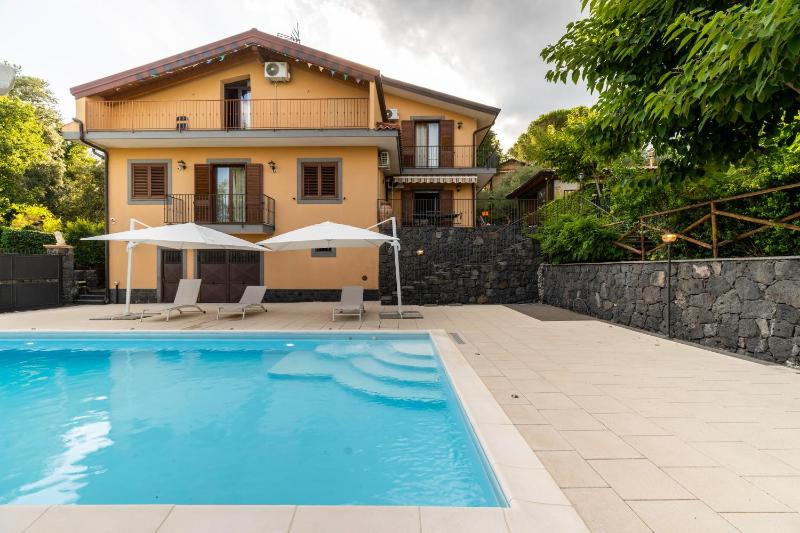 Villa Sara sull'etna con Piscina