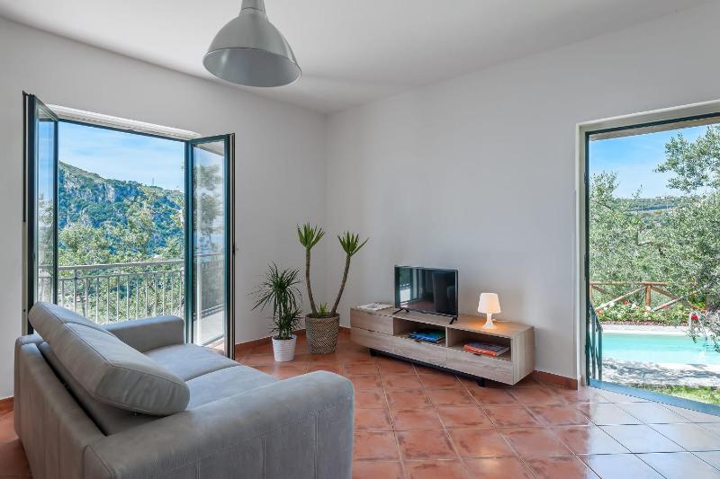 Villa Saretta Amalfi Views Pool & Guest Services by Feeling Italy