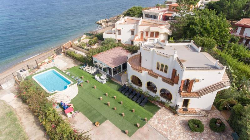 Villa Silvia by Ville in Palermo