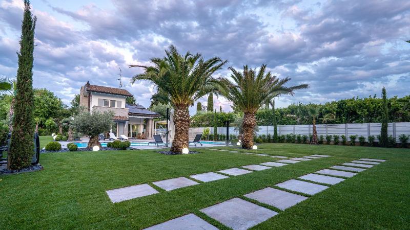 Villa Sirmione Front Lake
