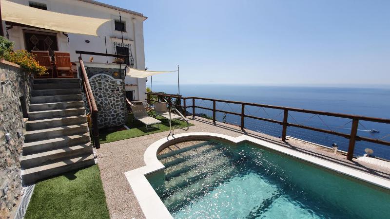 Villa Sunrise. Pool and seaview in Amalfi Coast