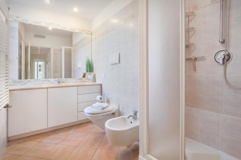 Villa Sybille With Pool And Lake View