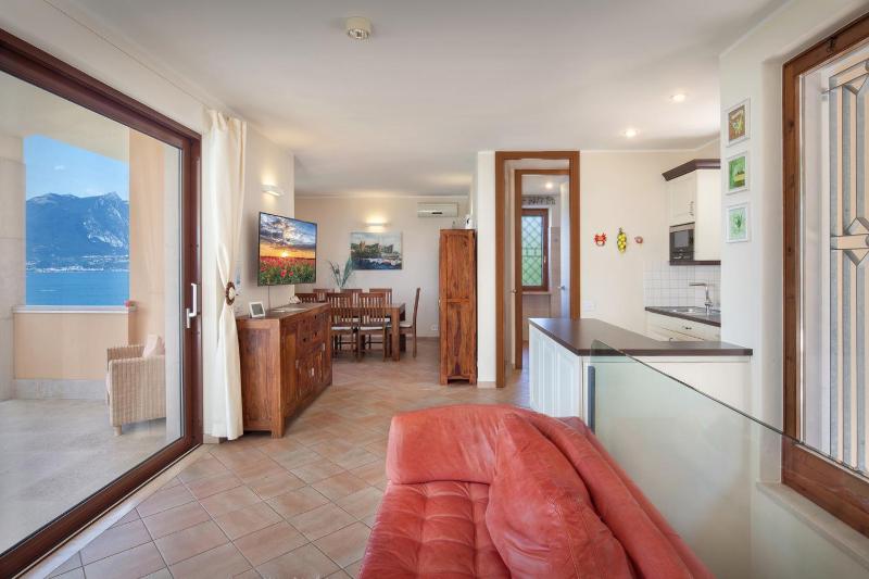 Villa Sybille With Pool And Lake View