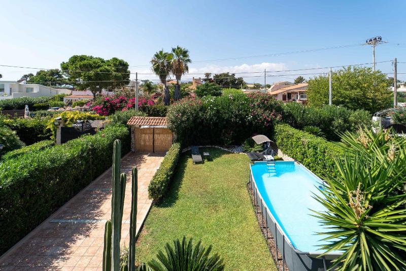Villa Tea con piscina a pochi passi dal mare
