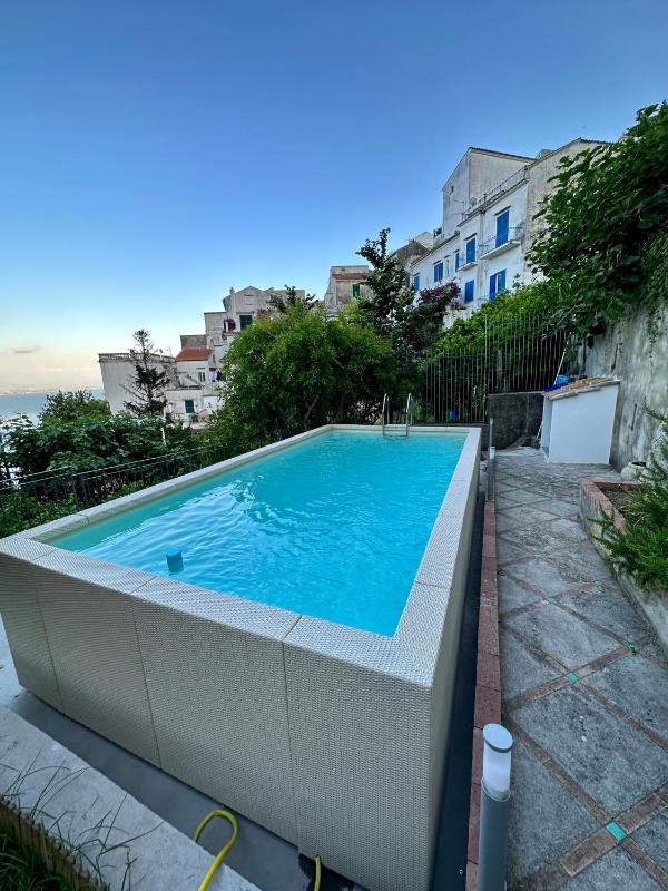 Villa Teresa con piscina costiera amalfitana