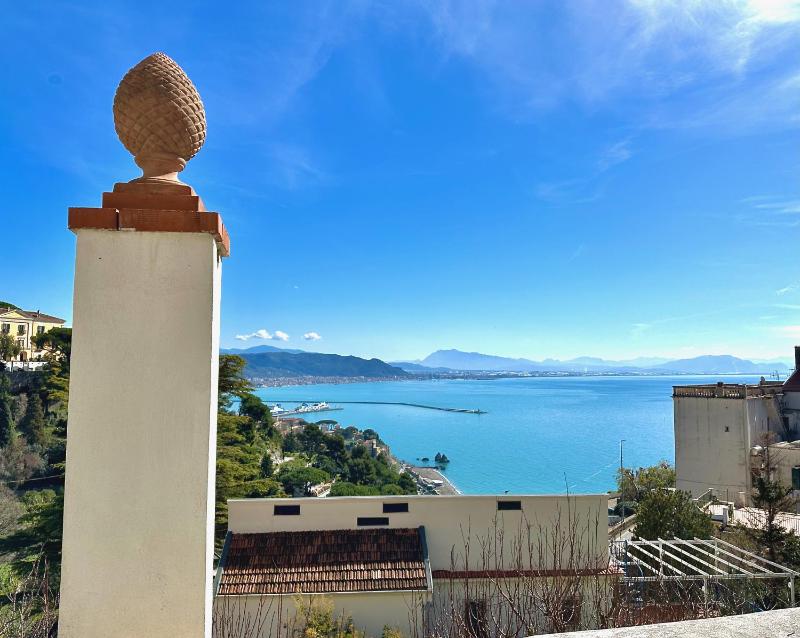 Villa Teresa con piscina costiera amalfitana