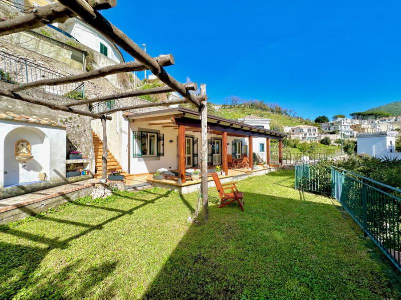 Villa Teresa con piscina costiera amalfitana