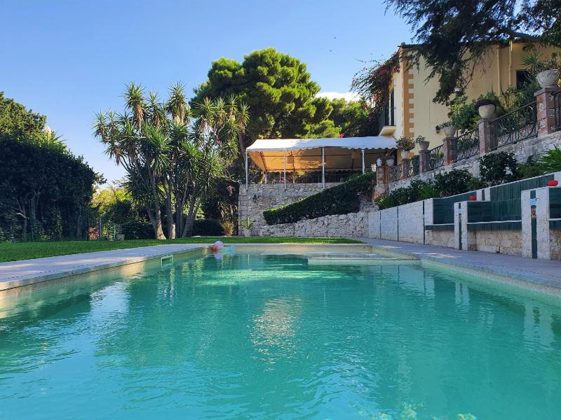 Villa Tommaso Maruggi, Sicilia, con Jacuzzi e piscina privata