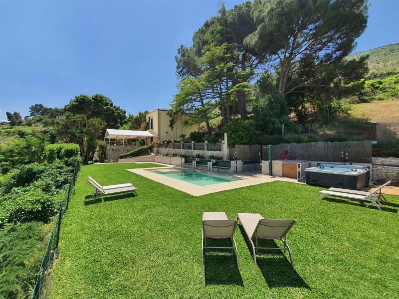 Villa Tommaso Maruggi, Sicilia, con Jacuzzi e piscina privata