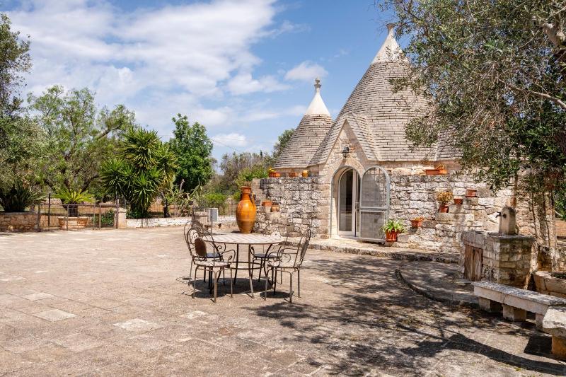 Villa Trullo Ulivo with pool