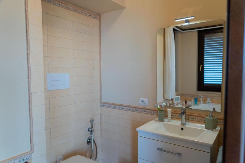 Villa Vale - with private pool and sea view