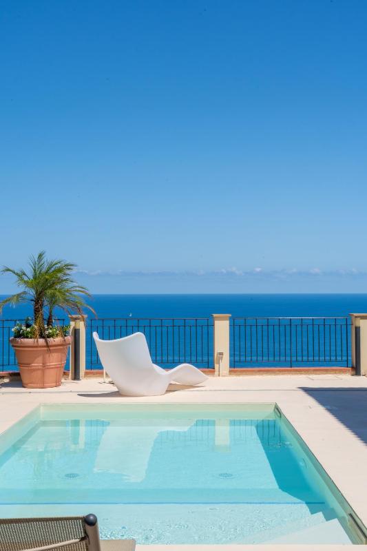Villa Vale - with private pool and sea view