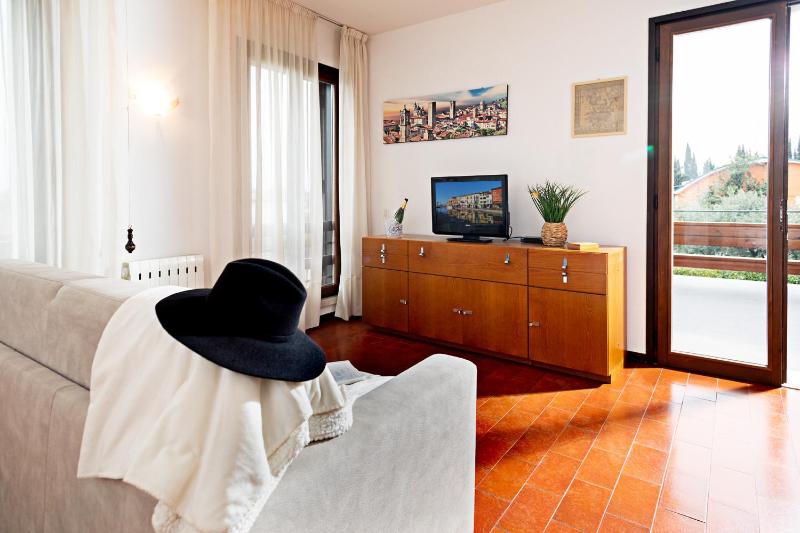 VILLA VALESANA - Regarda Travel