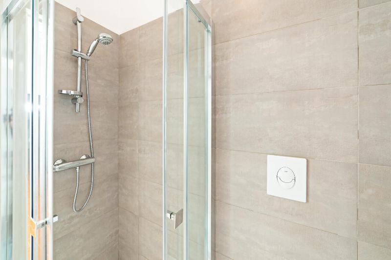 VILLA VALESANA - Regarda Travel