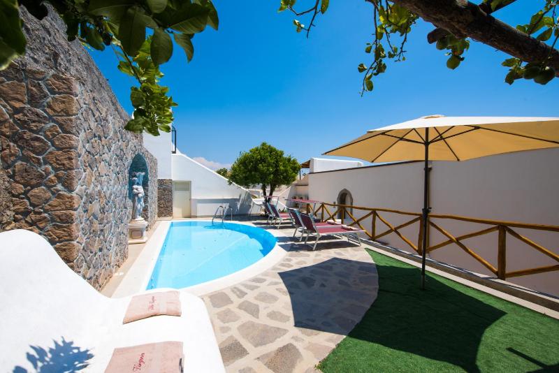 Villa Virginia -no steps -private pool-free WiFi