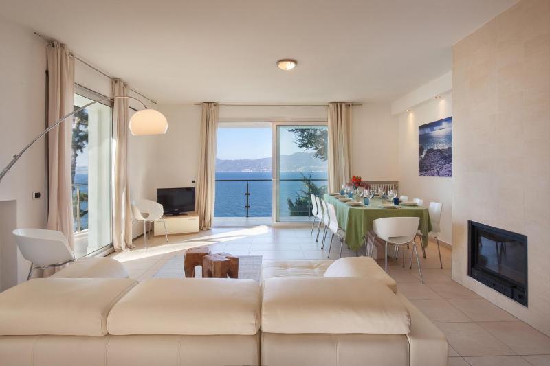 Villa Vista Lago With Pool