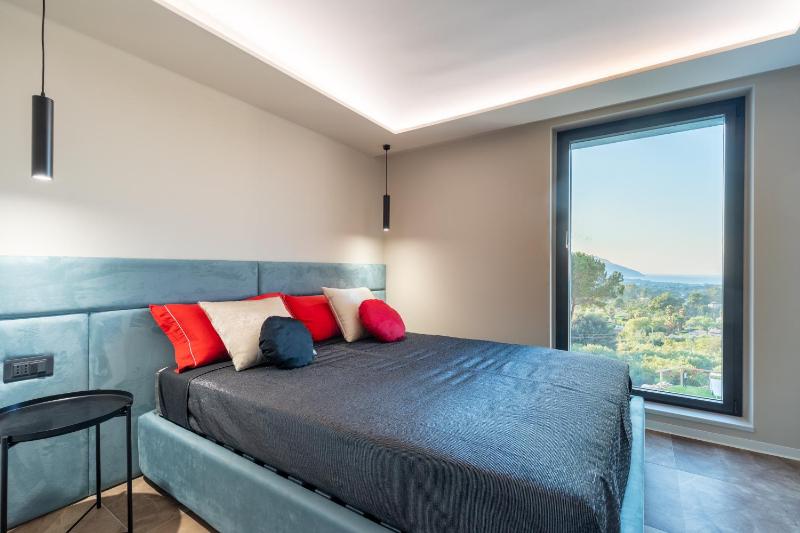 Villa vista mare con piscina a sfioro a Scopello