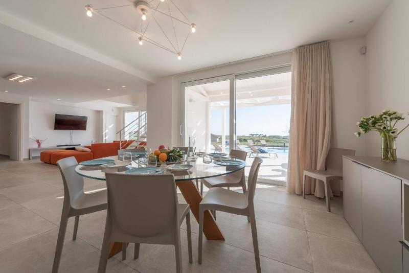 Villa White - IsulaTravel