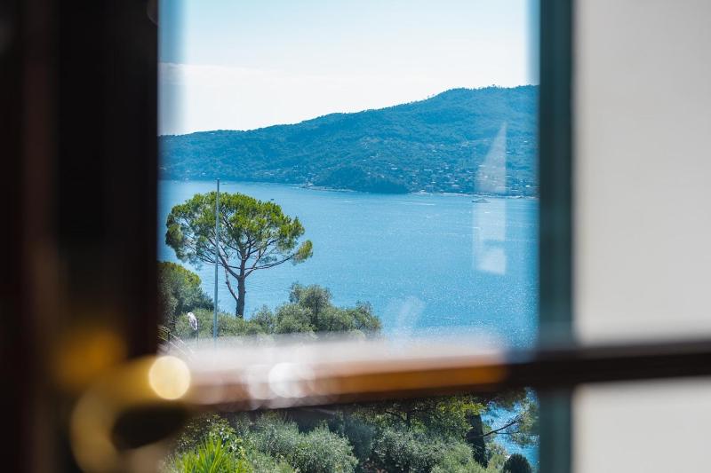 Villa with Pool - Unique Sea View - Free Parking