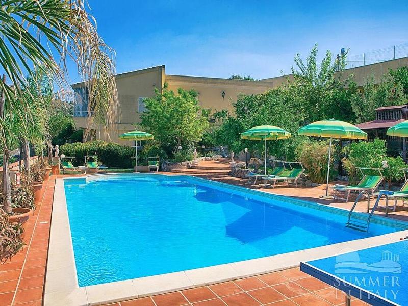 Villamodica a family villa 20 min from the beach