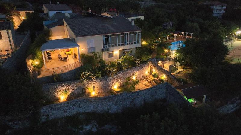 Villamodica a family villa 20 min from the beach