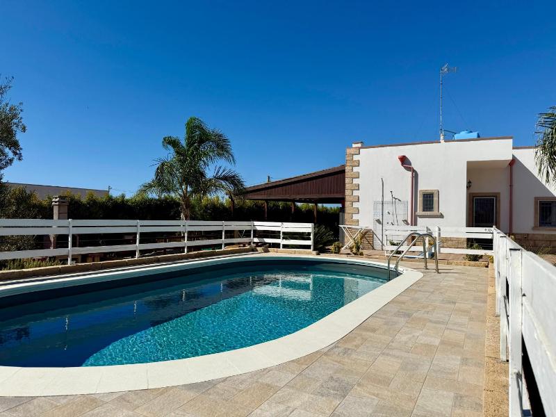 Villetta Mari con piscina esclusiva nel Salento