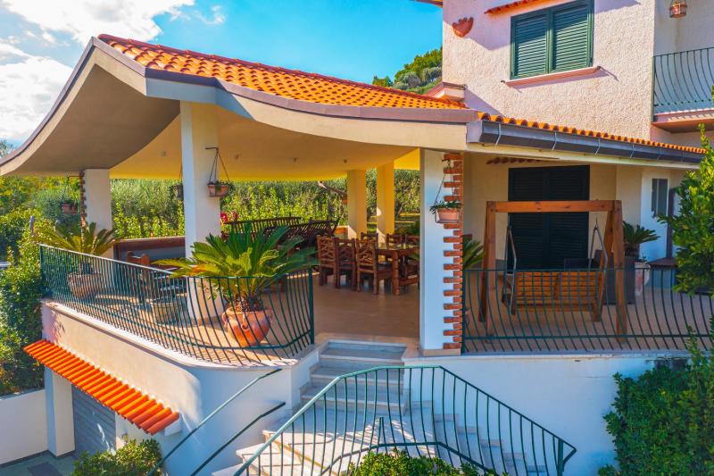 Vista Allegra Pagoda - Villa con piscina