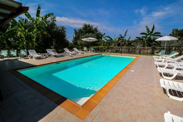 Agriturismo Casa del Contadino - agriturismo con piscina in Calabria Agriturismo Casa del Contadino - agriturismo con piscina in Calabria