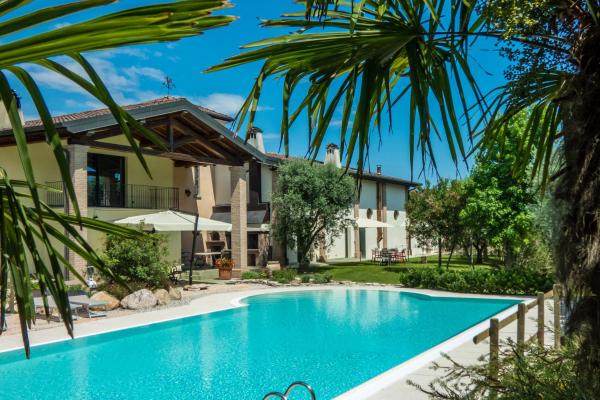 agriturismo" il glicine bianco" - agriturismo con piscina in Lombardia